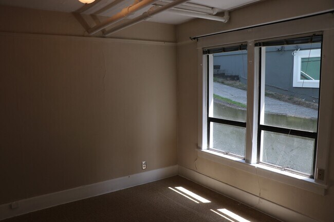 Building Photo - 188