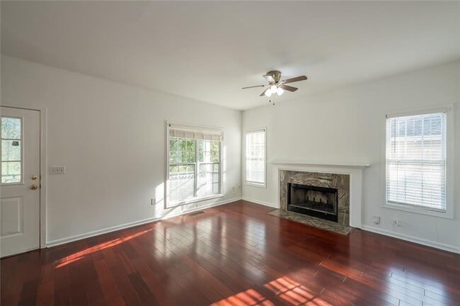 Building Photo - 1331 Memorial Dr SE