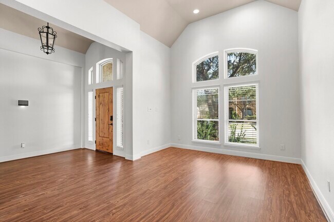 Building Photo - 2602 White Falls Dr