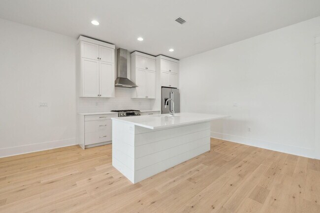 Building Photo - 91 Heartwood St