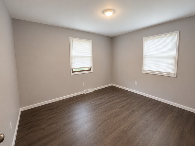 Building Photo - 3 Bed 1.5 Bath home **Available Now***