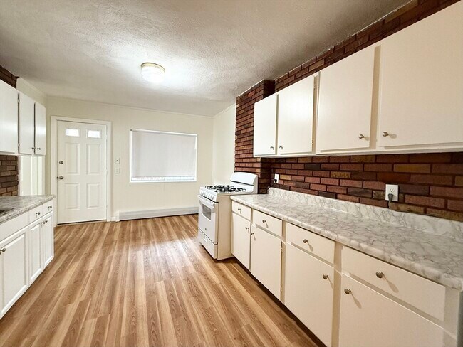 Building Photo - 79 Morris St