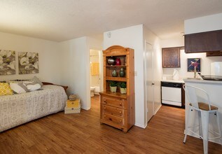 Yacht Club Tulsa Ok Apartment Finder Studio Bed Jpg Yacht Club