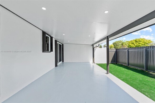 Building Photo - 5402 SW 138th Pl