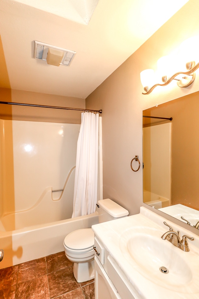 Building Photo - Beautiful 3 bedroom, 3 bath,  mother-in-law sweet with full kitchen in lower level.