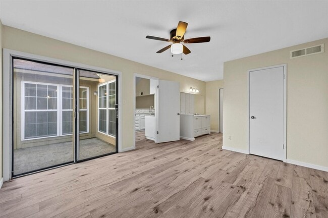 Building Photo - 6005 Dooley Dr