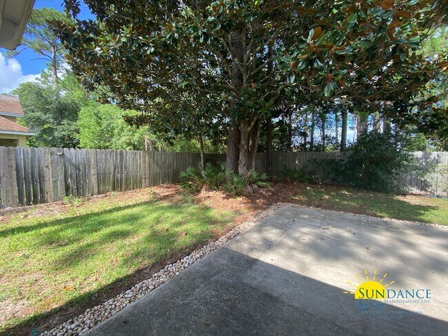 Building Photo - Spacious 3-Bedroom Home in Mary Esther Nea...