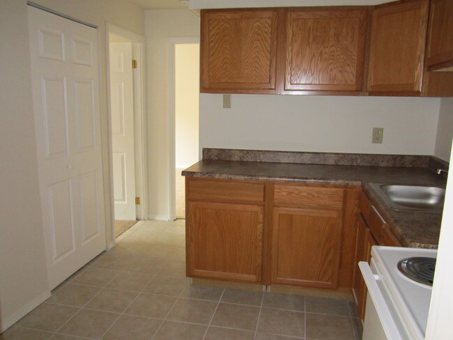 Building Photo - Sarvis Court Apartments