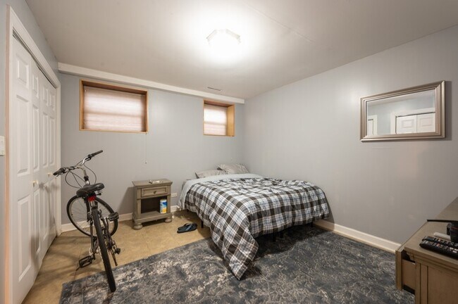 Building Photo - 1104 E 46th St