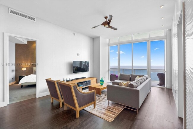 Building Photo - 16001 Collins Ave