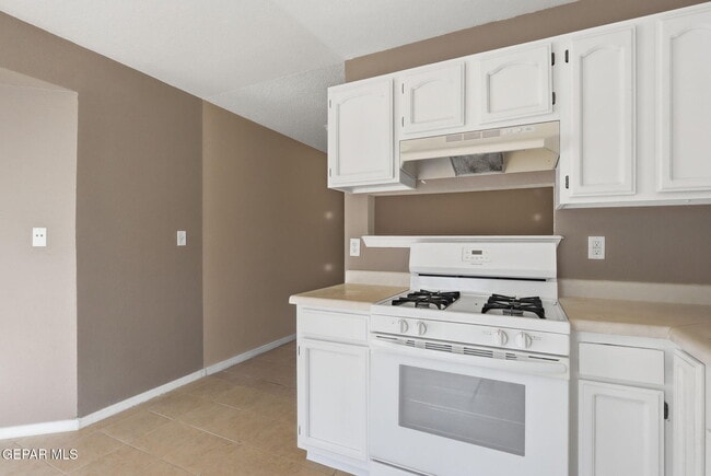 Building Photo - 3413 Yellow Rose St