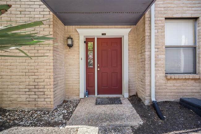 Building Photo - 810 Banister Ln