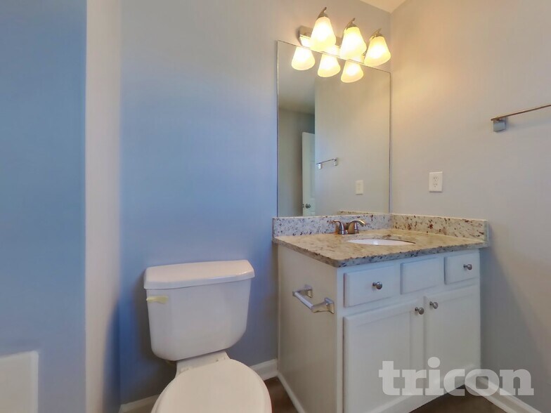 Building Photo - 245 Longview Dr