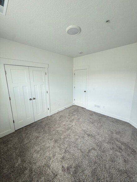 Building Photo - 6528 Skyline Lp Ln
