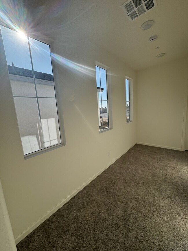 Building Photo - Beautiful Brand-New Home (Price Drop)>>>> Call Today>>>>