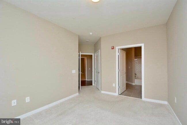 Building Photo - 3989 Norton Pl