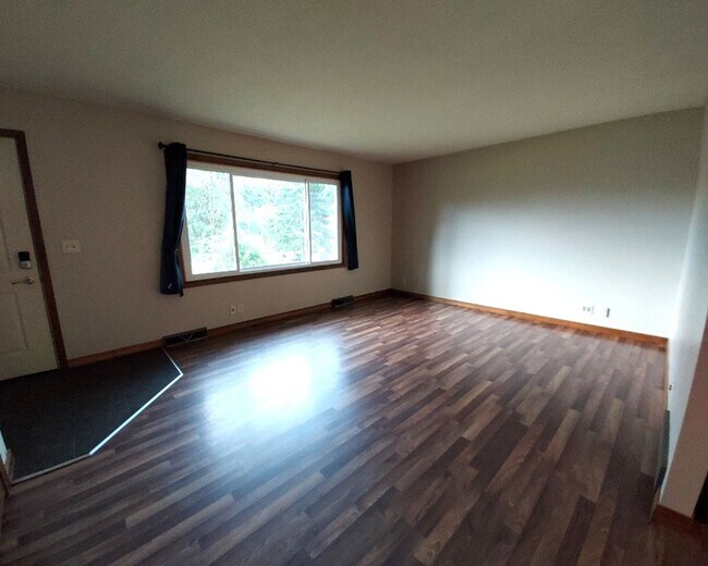 Building Photo - Charming 3-Bedroom Home Near Downtown Stillwater!