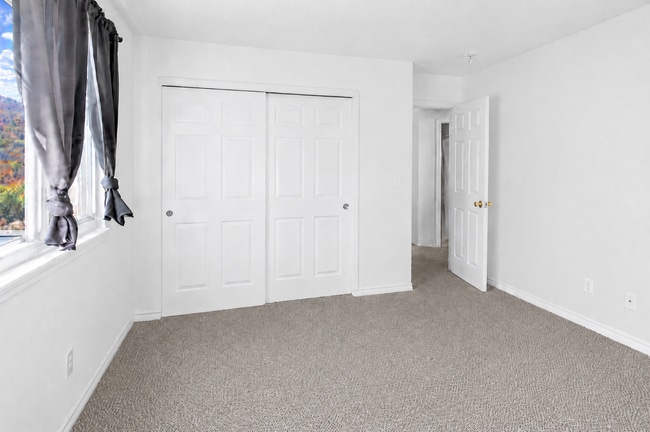 Building Photo - 94 Mountain Shadows Ln