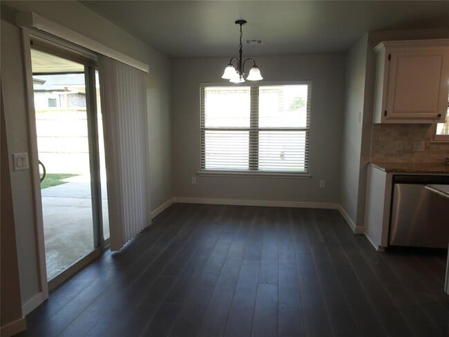 Building Photo - 8412 Pinewood Dr