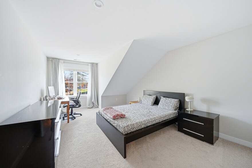 Building Photo - 182 Main St