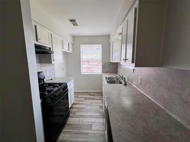 Building Photo - 9838 Tiltree St