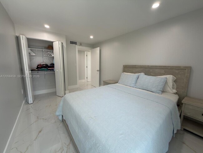 Building Photo - 1800 Collins Ave