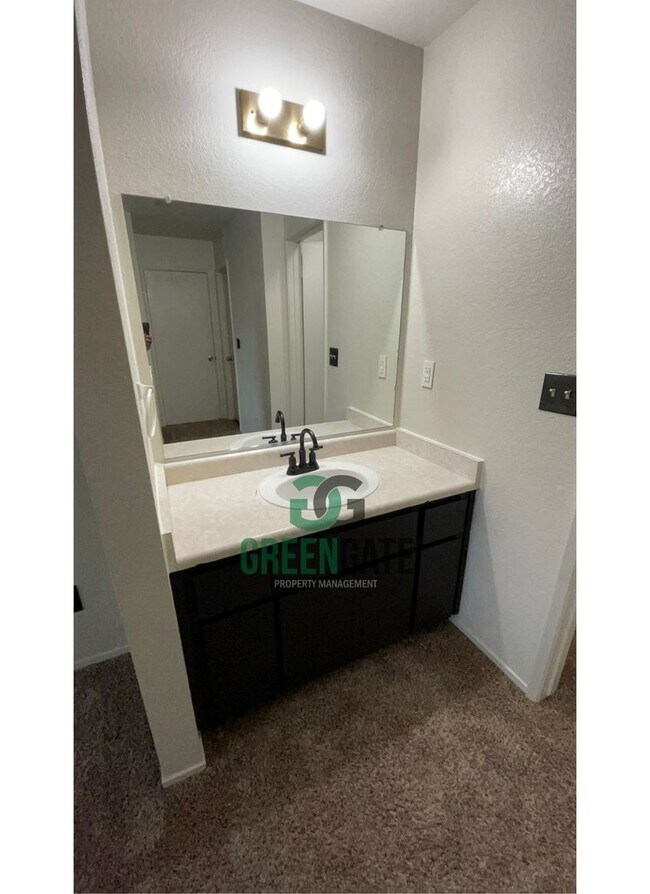 Building Photo - 3517 Woodglen Dr