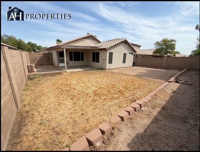 Building Photo - 9543 W Sunnyslope Ln