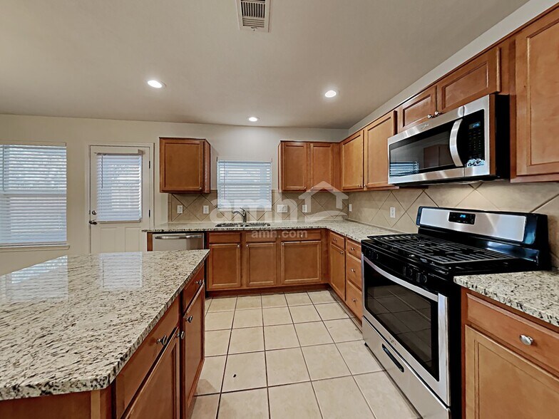 Building Photo - 2822 Woodspring Forest Dr