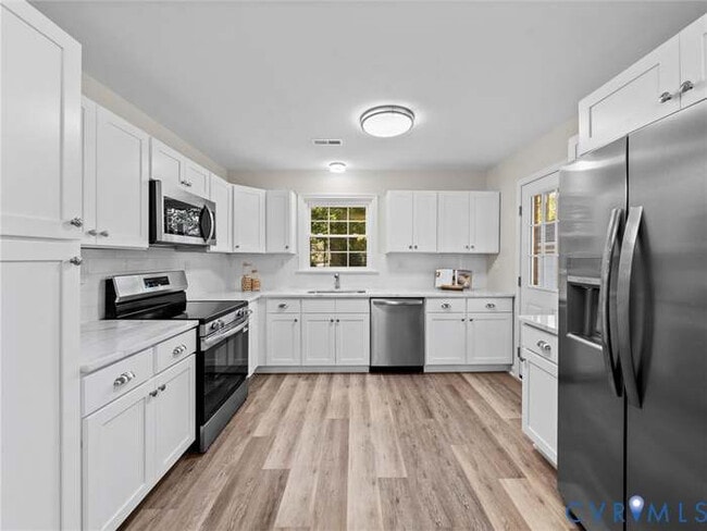 Building Photo - 10303 Edgebrook Ct