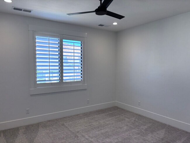 Building Photo - Beautiful 5 Bed 3.5 bath near Sunrise Valley Park In Washington.