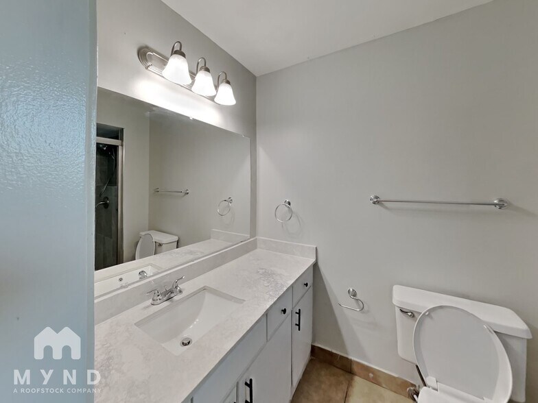 Building Photo - 1060 Huntington Ct