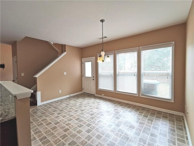Building Photo - 2430 Woodford Ln NE