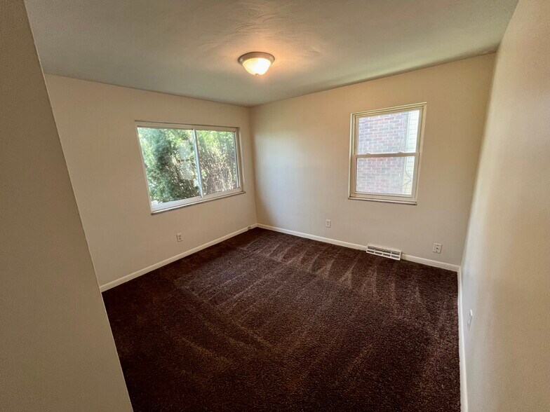 Building Photo - 959 Lindsay Ave