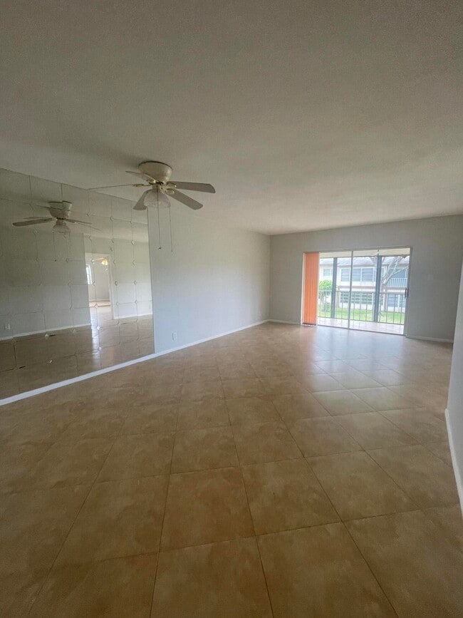 Building Photo - 7600 NW 5th Ct