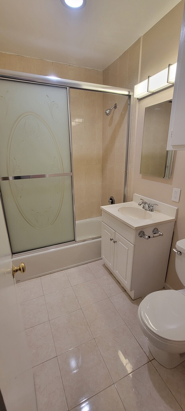 Building Photo - 1907 Overland Ave