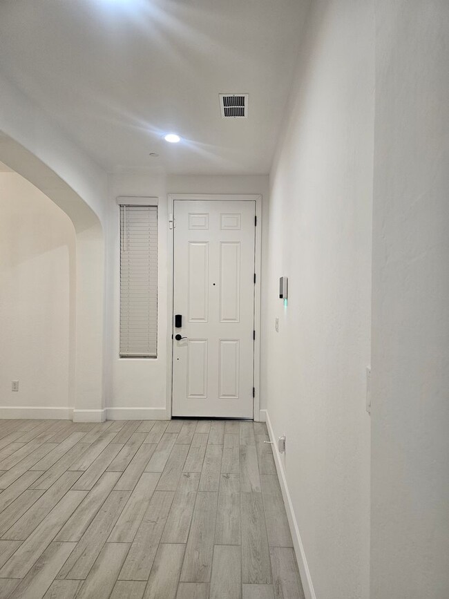 Building Photo - Beautiful Home in Gated Community