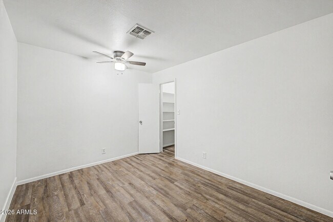 Building Photo - 317 N Elm St