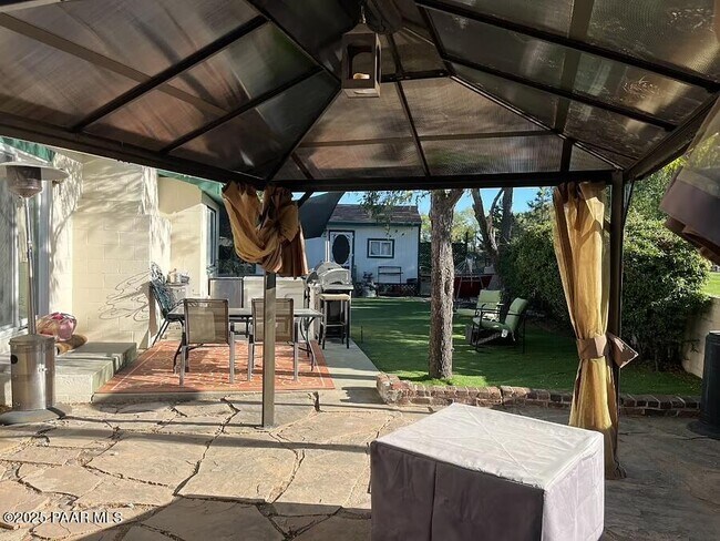 Building Photo - 1 Bar Heart Dr