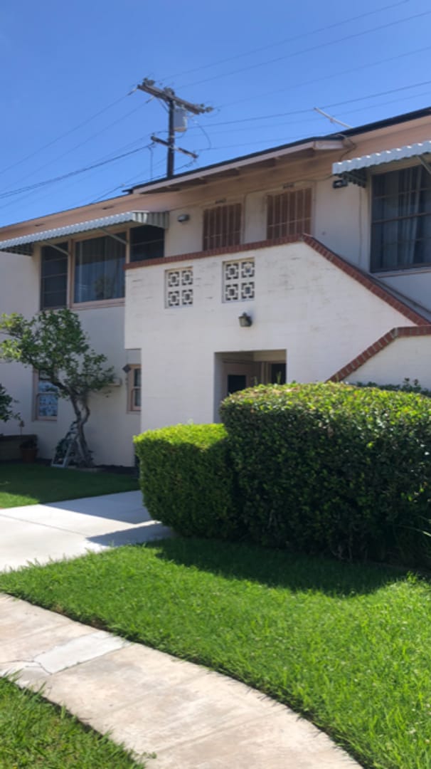Building Photo - Light & Bright in University Heights