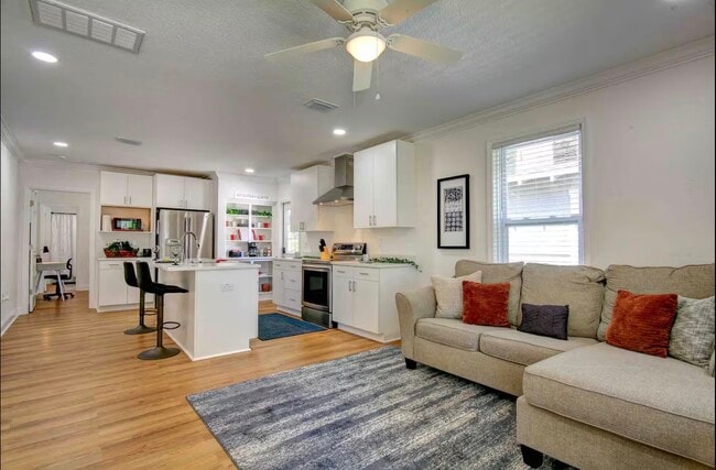 Building Photo - 5804 N Miami Pl