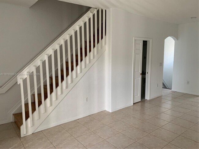 Building Photo - 5620 NW 114th Path
