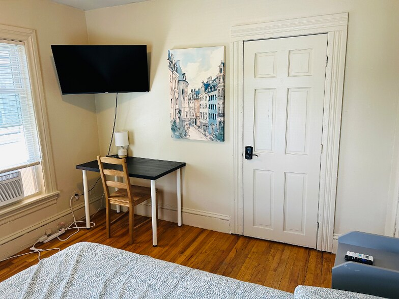 Building Photo - 7 Hope St