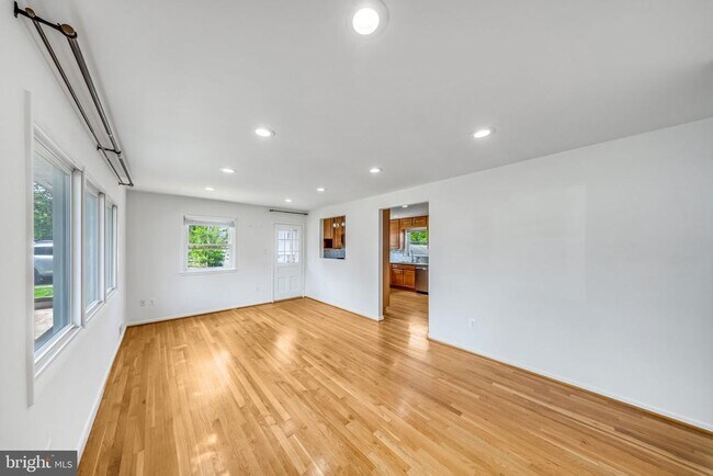 Building Photo - 7411 Tillman Dr