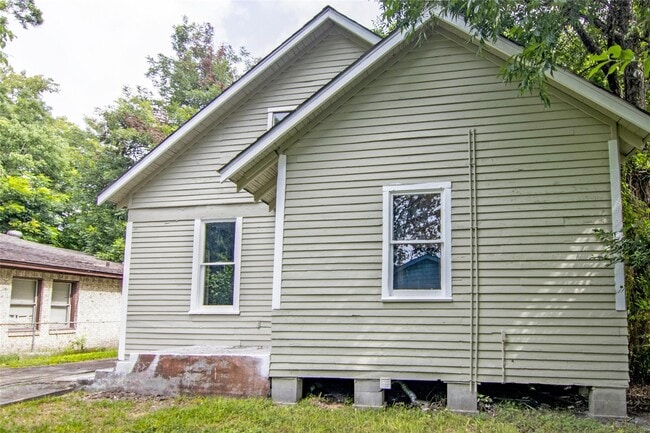 Building Photo - 3220 Melbourne St