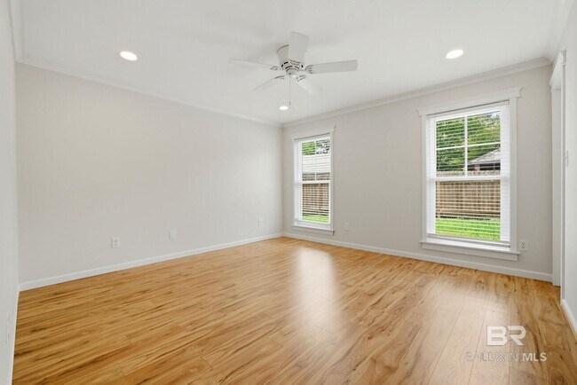 Building Photo - 108 Cherry Cir