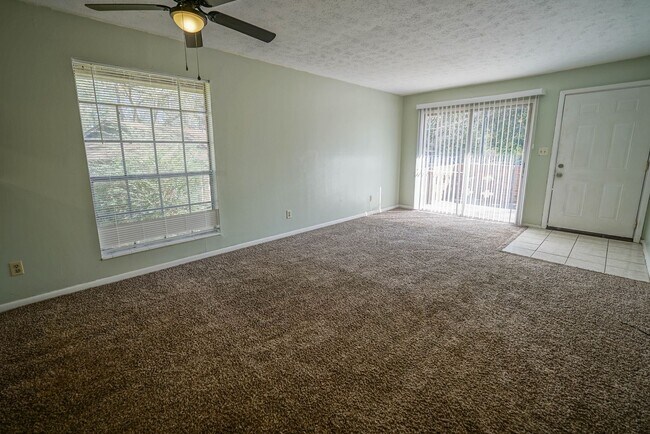 Building Photo - 2304 Hartsfield Ct