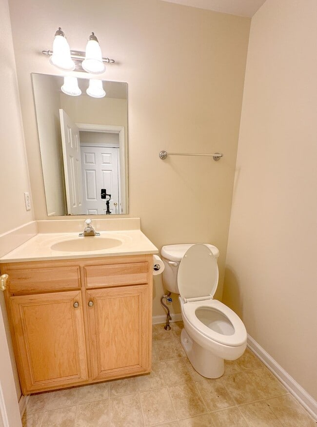 Building Photo - Beautiful 3bed 2 Bath Lake Monticello Rental