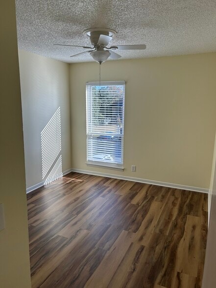 Building Photo - 515 Basswood Ave