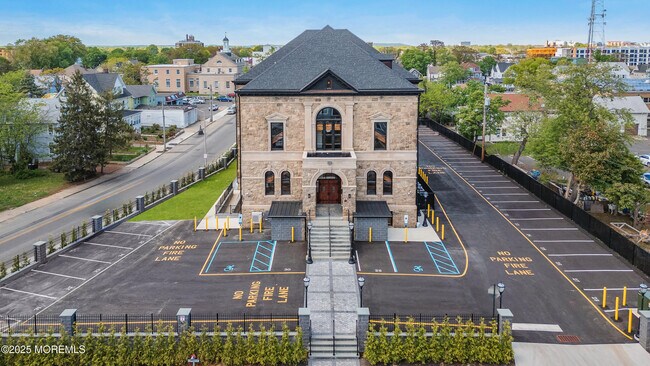 Building Photo - 179 Chelsea Ave
